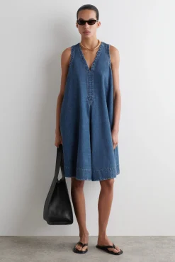 COS Nyheter | Utvald Denim*A-LINJESKUREN MINIKLÄNNING I DENIM