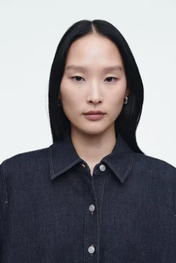 COS Klänningar & Jumpsuits | Utvald Denim*A-LINJESKUREN SKJORTKLÄNNING I DENIM MED MINILÄNGD
