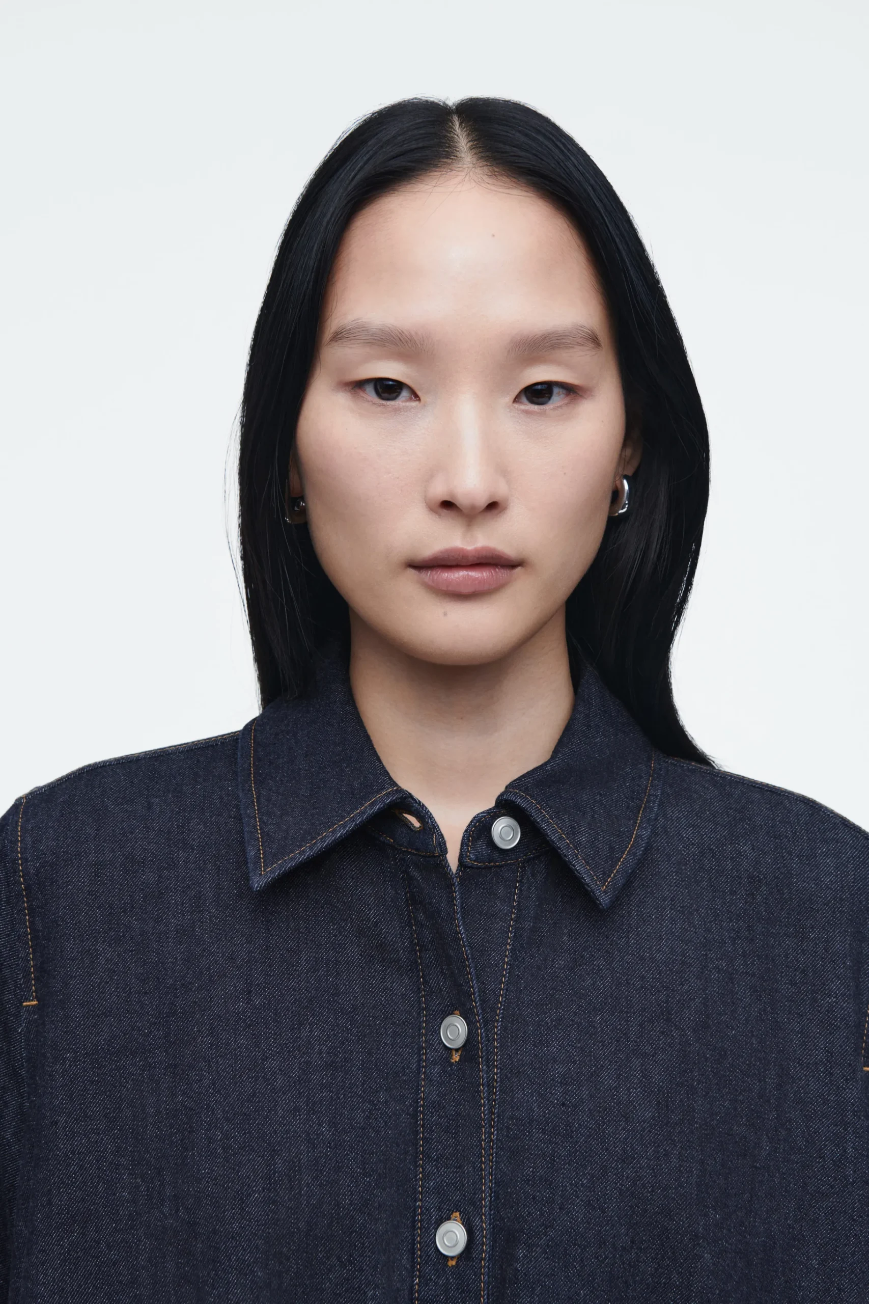 COS Klänningar & Jumpsuits | Utvald Denim*A-LINJESKUREN SKJORTKLÄNNING I DENIM MED MINILÄNGD