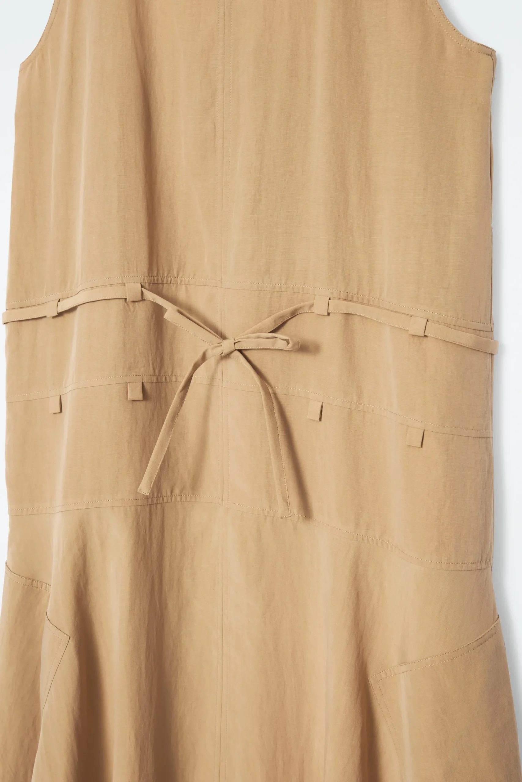 COS Klänningar & Jumpsuits*ASYMMETRISK MAXIKLÄNNING I PARACHUTE-MODELL