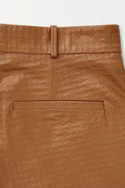 COS Shorts | Byxor*BERMUDASHORTS I PRÄGLAT LÄDER