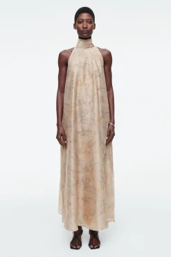 COS Klänningar & Jumpsuits*BLOMMIG A-LINJESKUREN MAXIKLÄNNING MED HALTERNECK