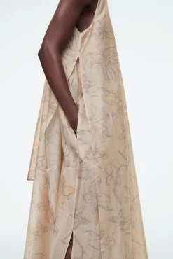 COS Klänningar & Jumpsuits*BLOMMIG A-LINJESKUREN MAXIKLÄNNING MED HALTERNECK