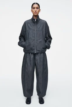 COS Byxor | Matchande Set*BYXOR I DENIM MED CYLINDERBEN OCH DRAGSKO
