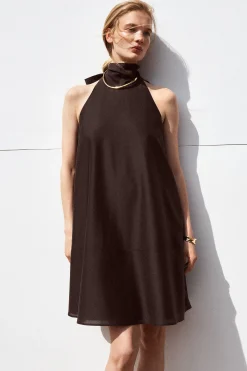 COS Klänningar & Jumpsuits | Nyheter*DRAPERAD MINIKLÄNNING MED HALTERNECK