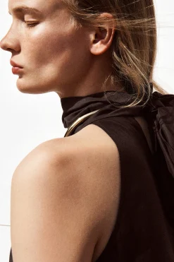 COS Klänningar & Jumpsuits | Nyheter*DRAPERAD MINIKLÄNNING MED HALTERNECK