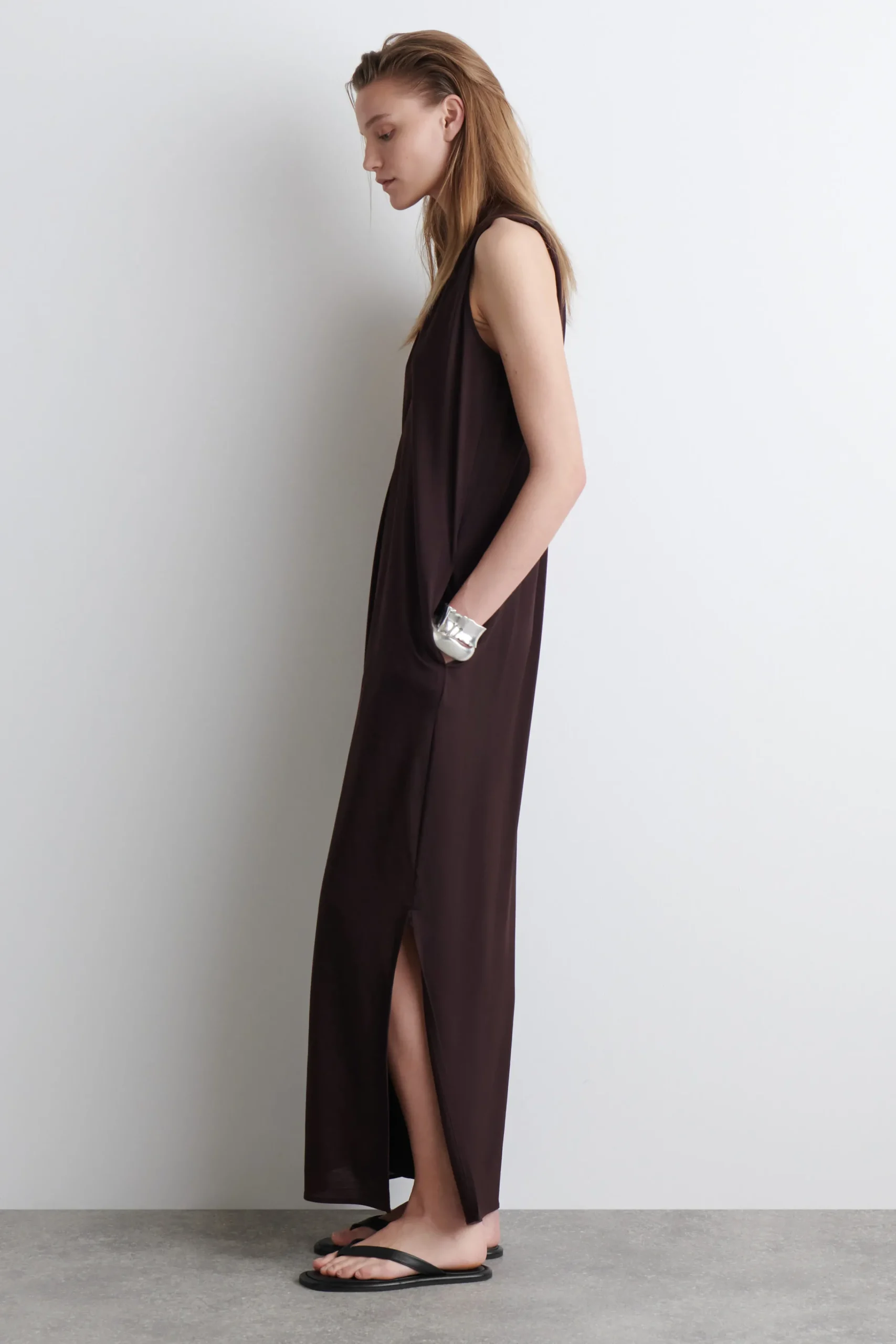 COS Klänningar & Jumpsuits*DRAPERAD V-RINGAD MAXIKLÄNNING