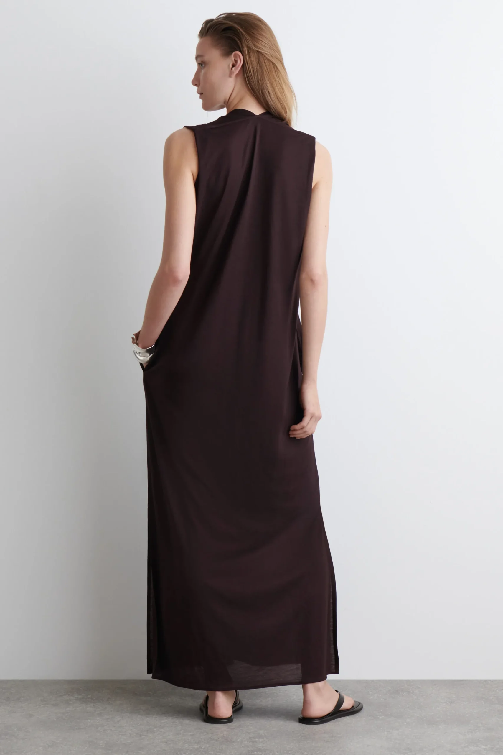 COS Klänningar & Jumpsuits*DRAPERAD V-RINGAD MAXIKLÄNNING