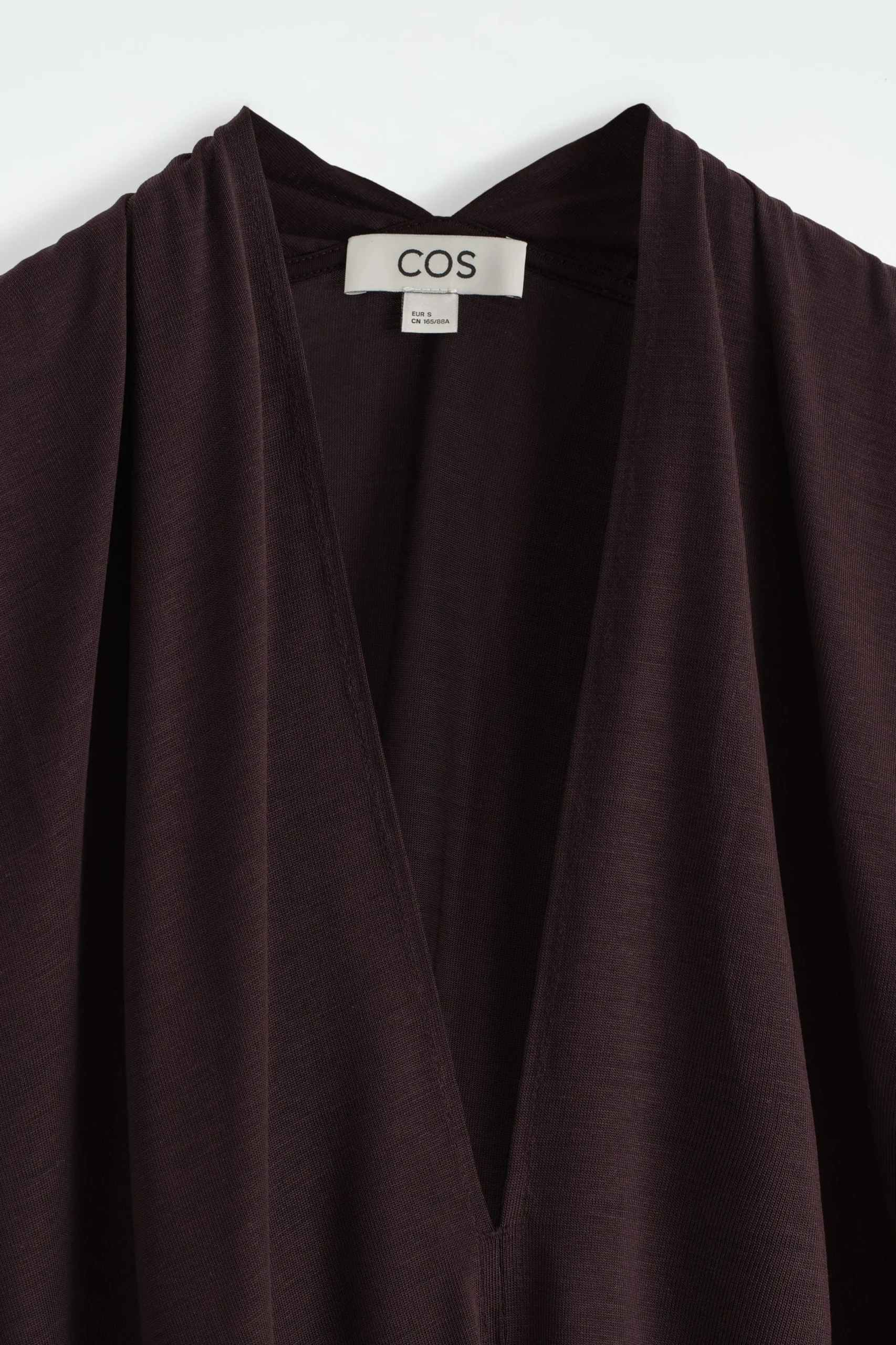 COS Klänningar & Jumpsuits*DRAPERAD V-RINGAD MAXIKLÄNNING