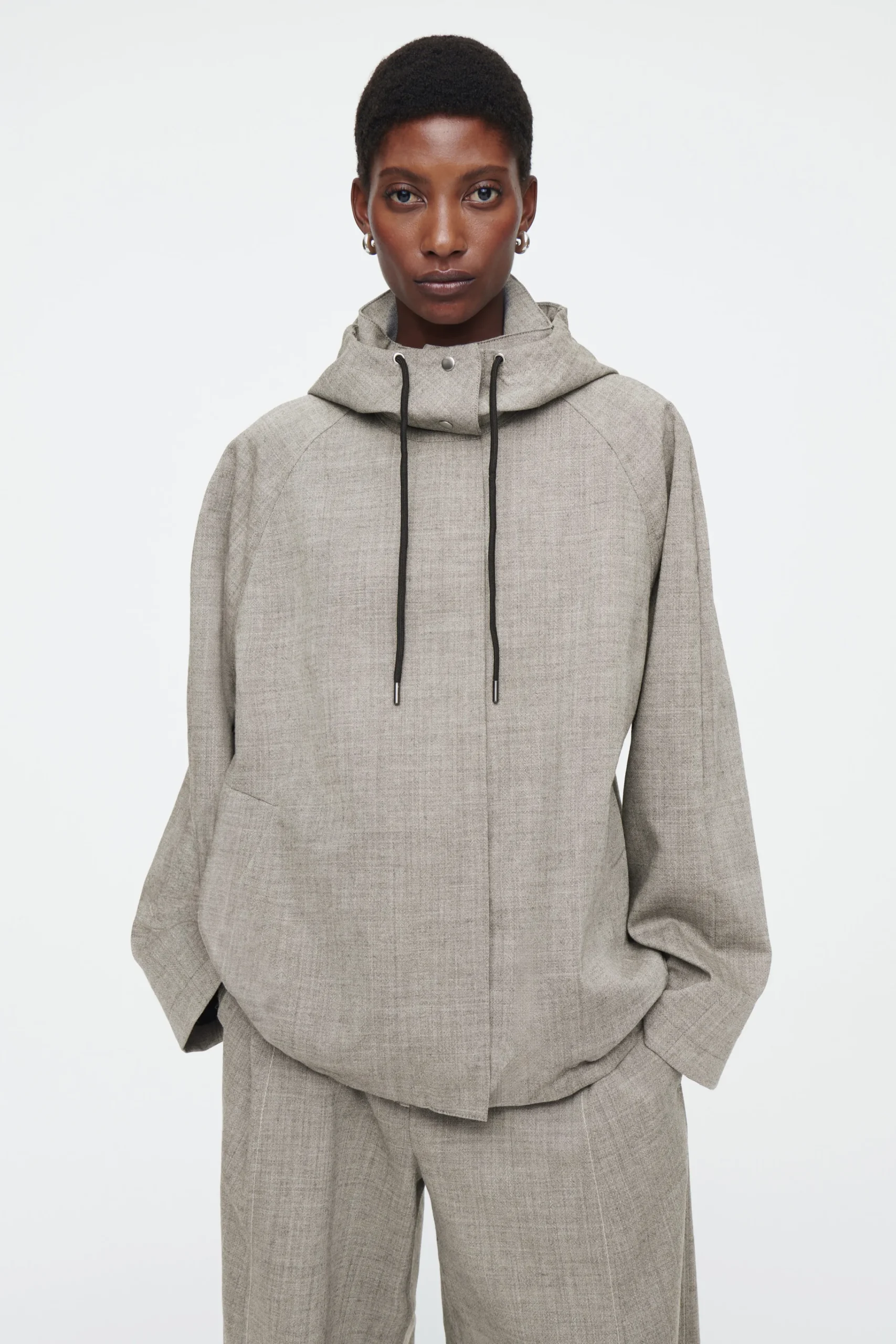 COS Jackor & Kappor*FUNKTIONSJACKA I BOMULL MED HUVA