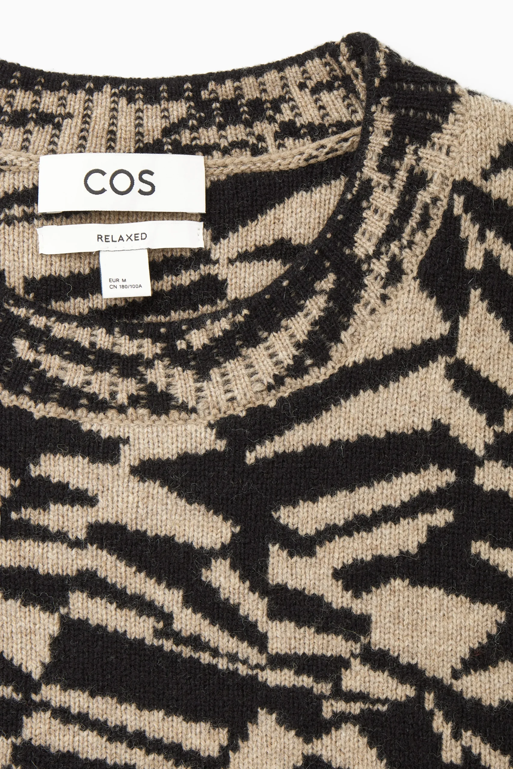 COS Stickat*JACQUARDSTICKAD TRÖJA MED GEOMETRISKT MÖNSTER