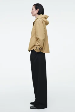 COS Jackor & Kappor*KORT TRENCHCOAT MED AVTAGBAR HUVA