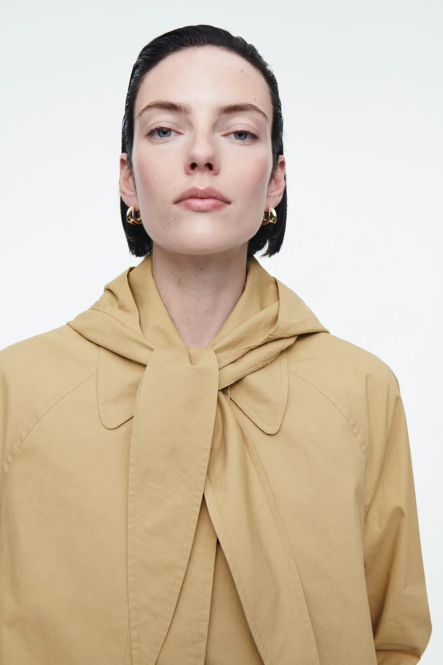 COS Jackor & Kappor*KORT TRENCHCOAT MED AVTAGBAR HUVA