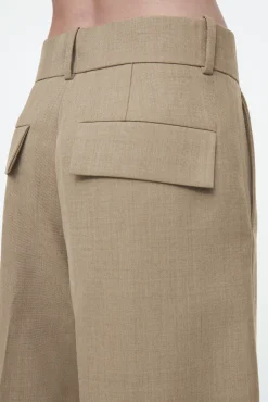 COS Kavajer & Skräddat | Västar*LÅNGA TWILLSHORTS I ULLBLANDNING