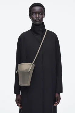 COS Väskor*MINI BUCKET BAG I MESH