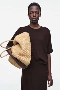COS Väskor | Strandaccessoarer*OVERSIZE HANDVÄVD TOTEBAG I RAFFIA