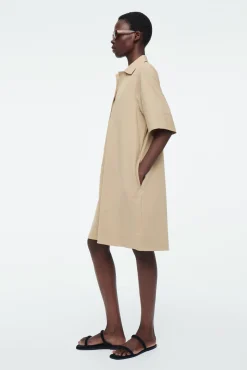 COS Klänningar & Jumpsuits*OVERSIZE-SKJORTKLÄNNING MED ÖPPEN KRAGE