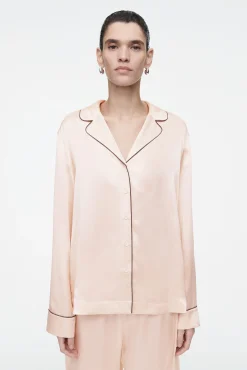 COS Matchande Set*PYJAMASSKJORTA I SIDEN MED PASSPOALER