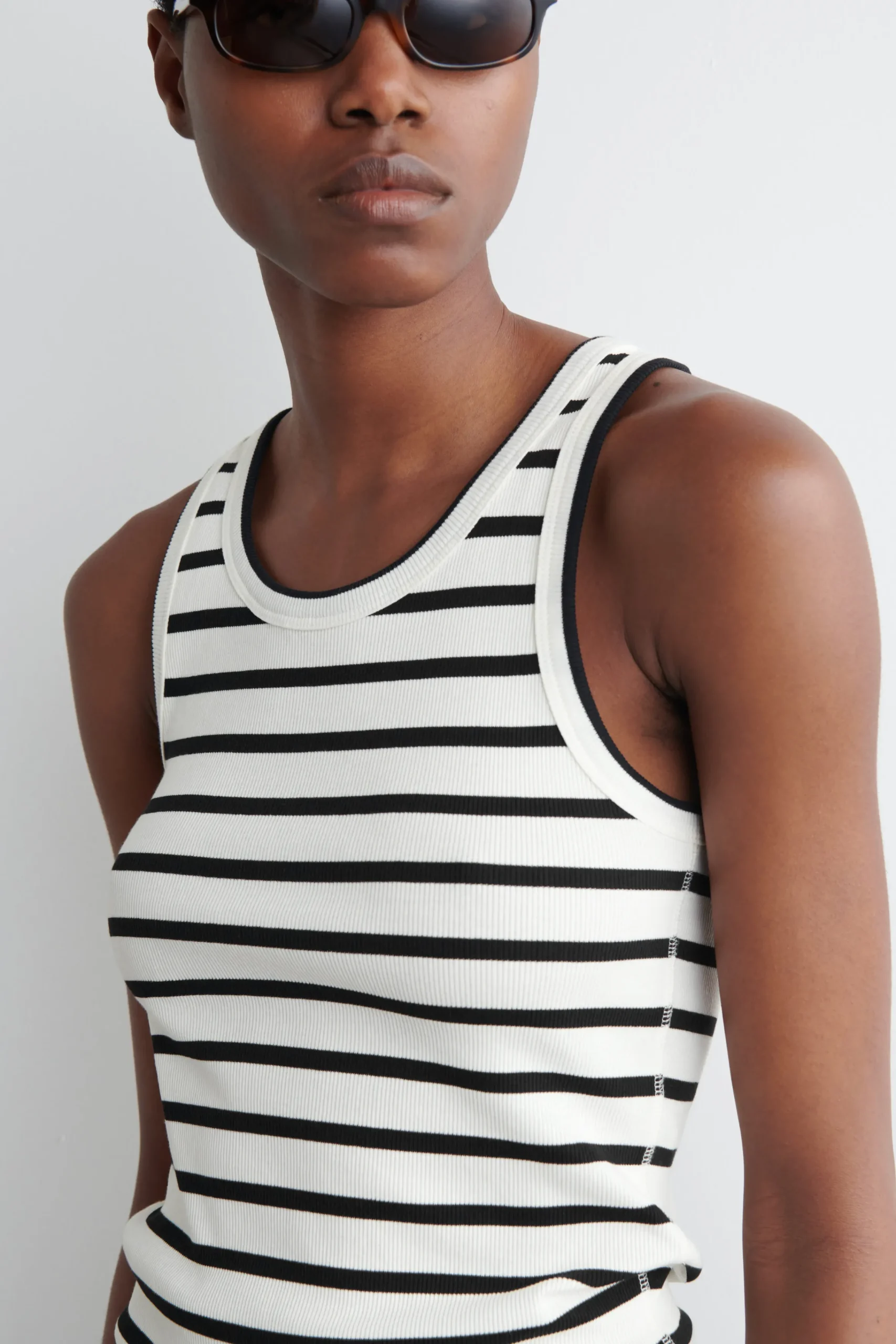 COS T-shirts | Toppar*RIBBAT LINNE