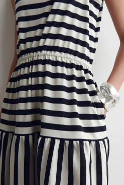 COS Klänningar & Jumpsuits | Nyheter*RYNKAD MIDIKLÄNNING MED BÅTRINGNING