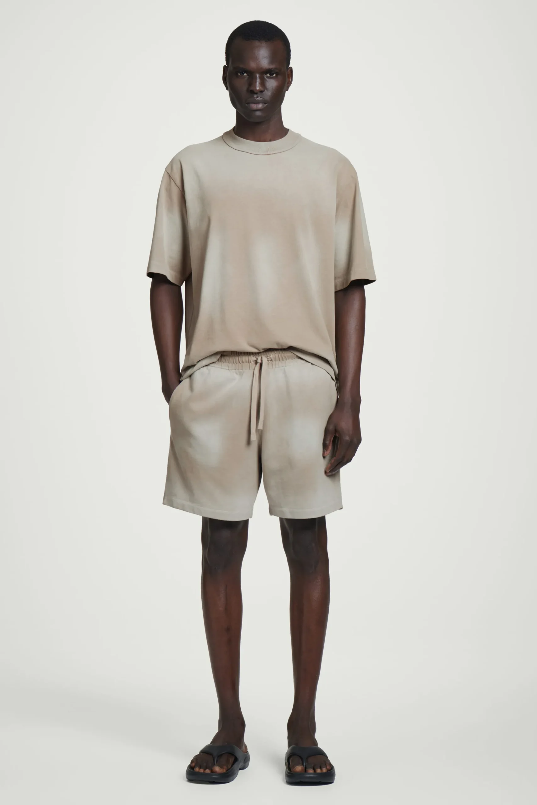 COS Shorts | Byxor*SHORTS MED DRAGSKO I TVÄTTAD JERSEY
