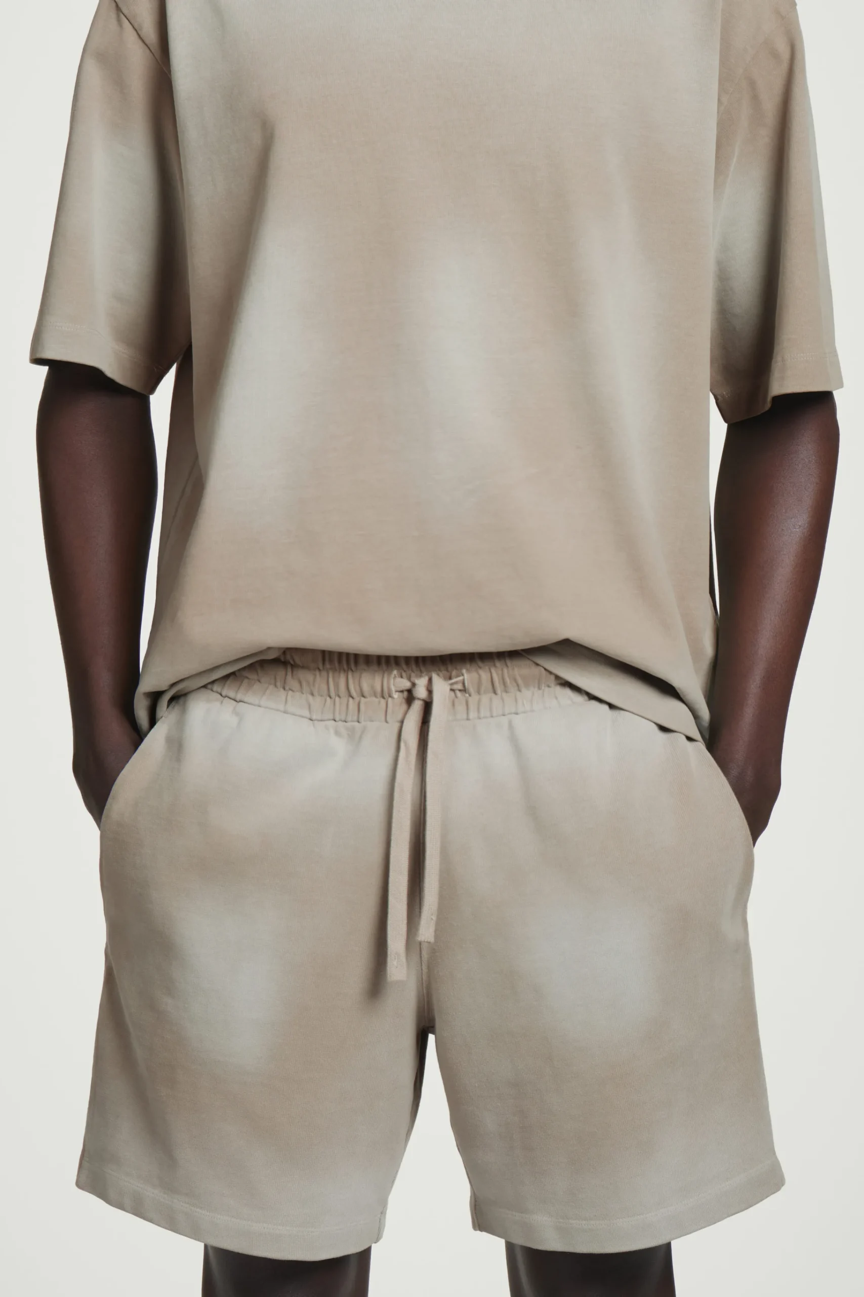 COS Shorts | Byxor*SHORTS MED DRAGSKO I TVÄTTAD JERSEY