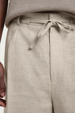 COS Kostymer | Shorts*SKRÄDDADE SHORTS I LINNE MED DRAGSKO