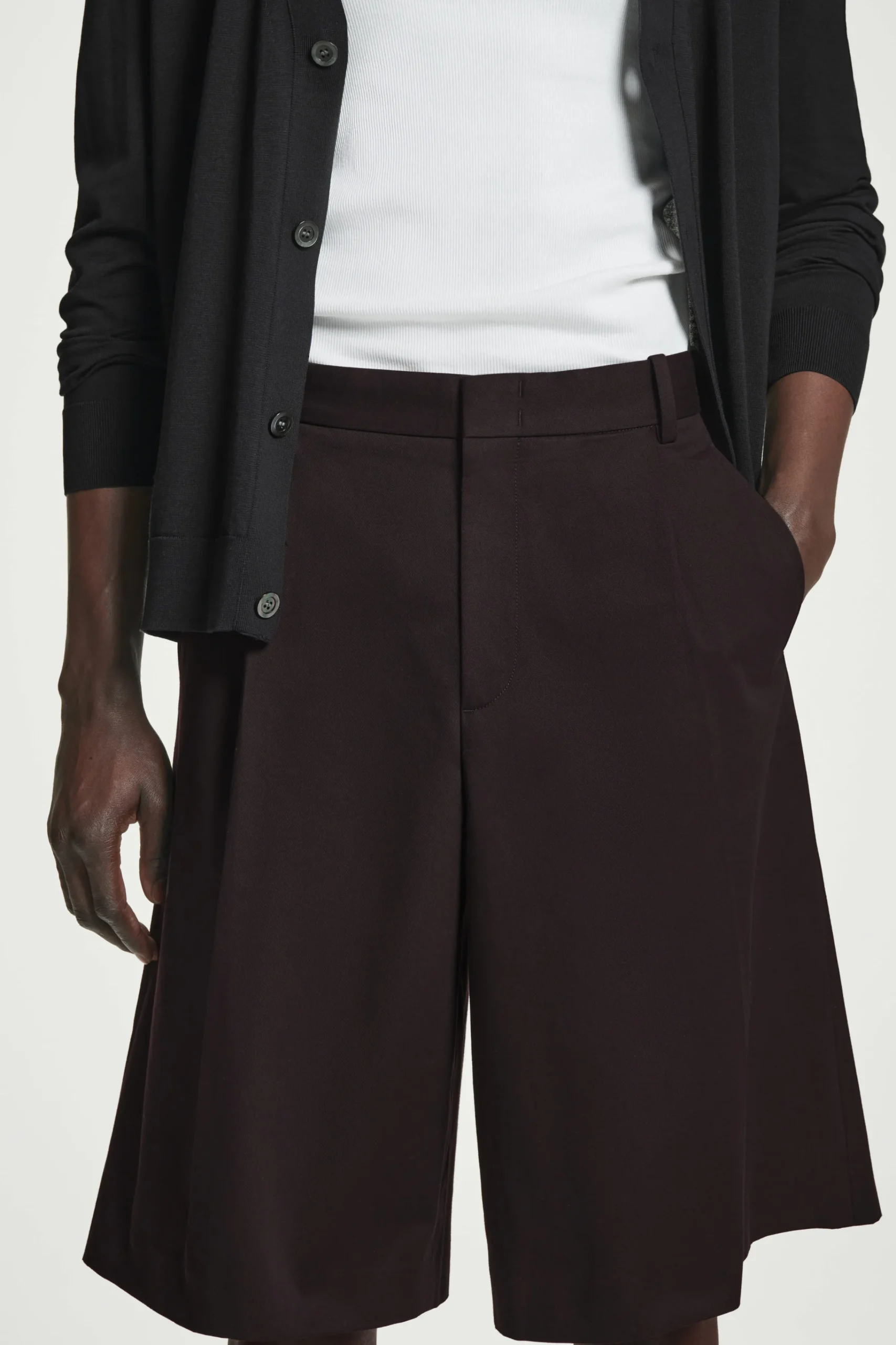COS Shorts | Byxor*SKRÄDDADE SHORTS MED VIDA BEN