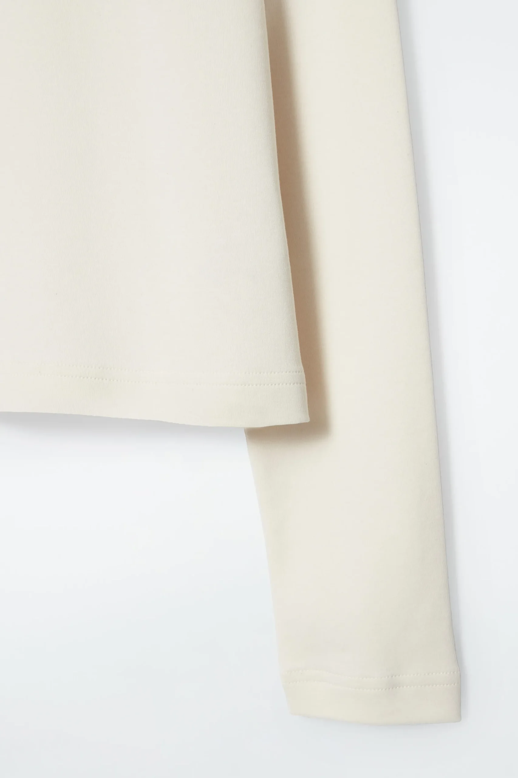 COS T-shirts | Toppar*STILRENT SKUREN LÅNGÄRMAD T-SHIRT