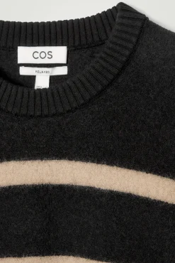 COS Stickat*TRÖJA MED RUND HALS I KOKT ULL