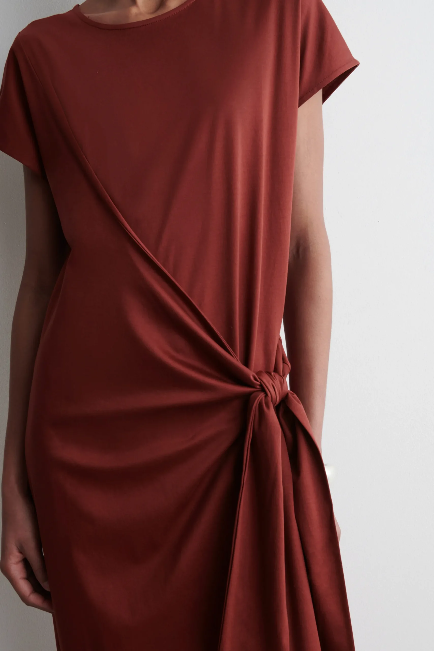 COS Klänningar & Jumpsuits | Nyheter*T-SHIRTKLÄNNING MED OMLOTTKNYTNING