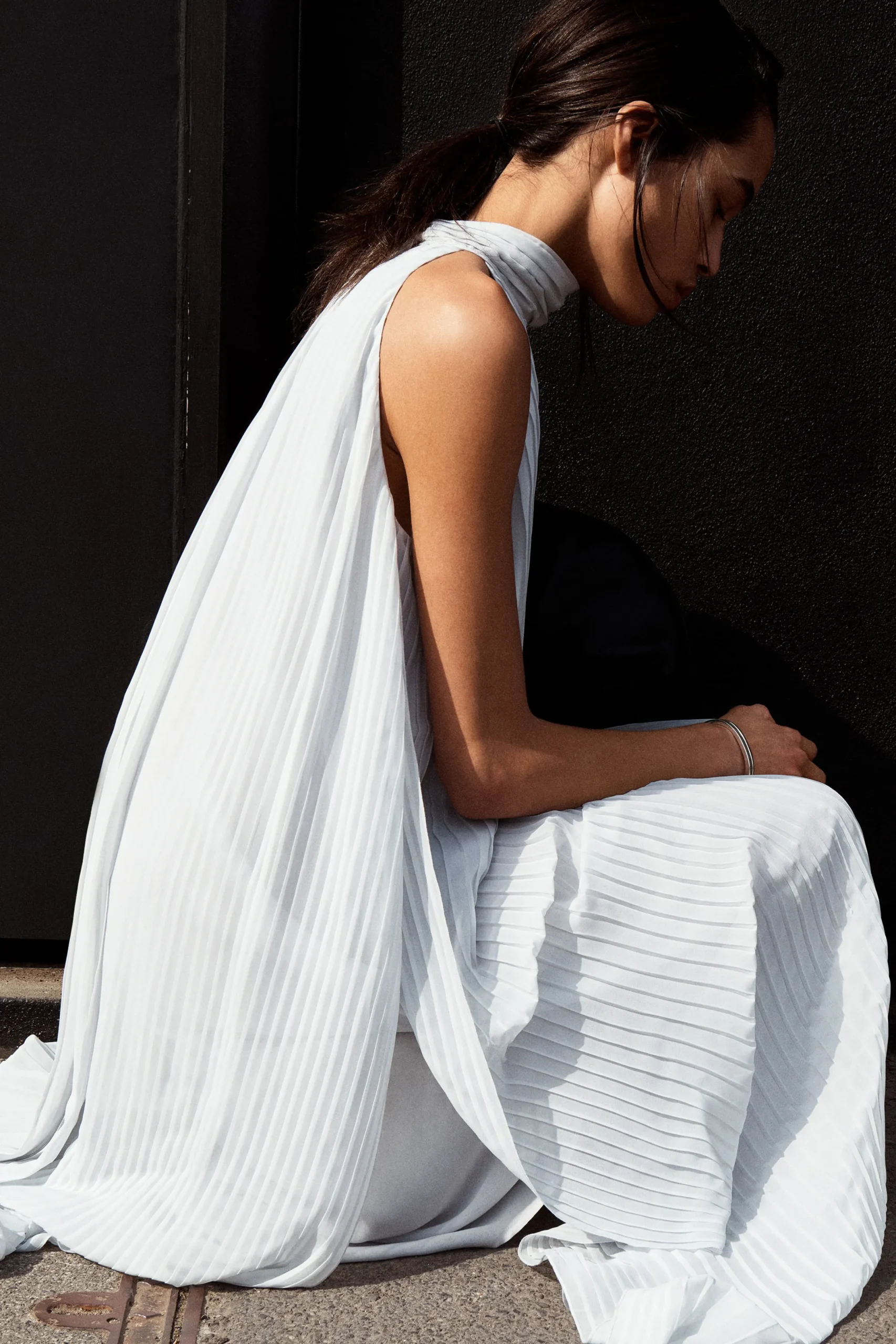 COS Nyheter | Klänningar & Jumpsuits*VECKAD MAXIKLÄNNING MED HALTERNECK